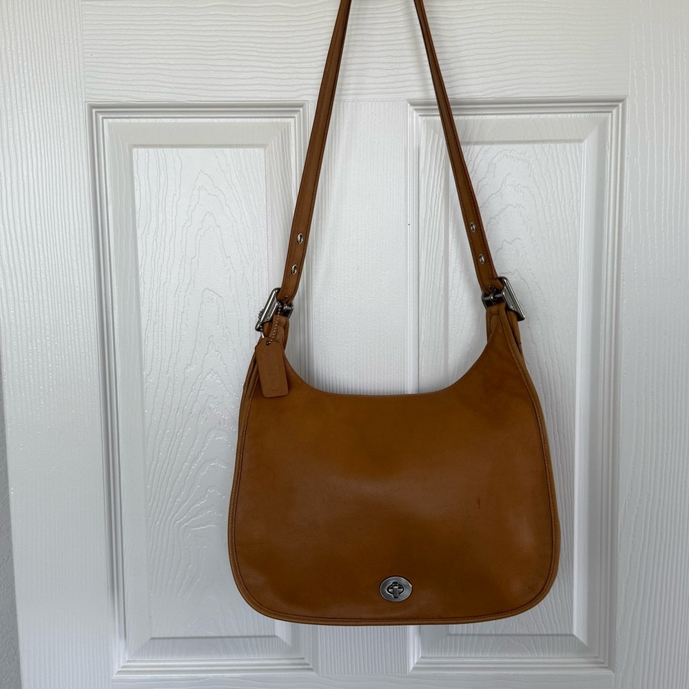 Coach Vintage Legacy Crescent Hobo Leather Camel 9718